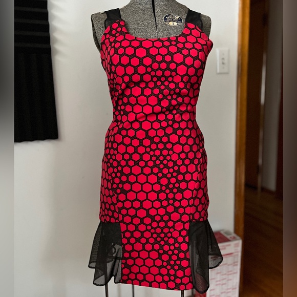 Figure hugging dress with trumpet effect, sheer straps, sheer back, built in cup - Picture 3 of 11